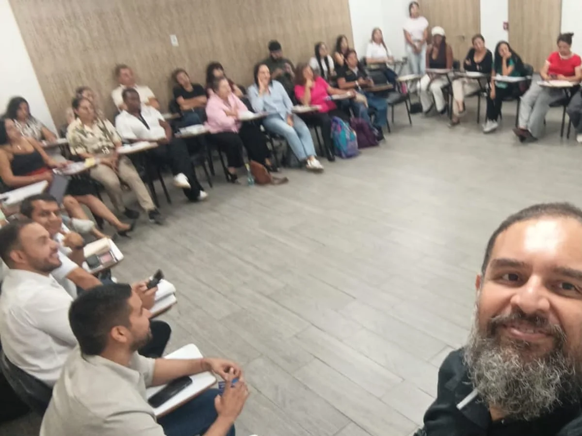 Sala llena de empresarios en el taller MiSE de la Cámara de Comercio de Palmira, agosto de 2026